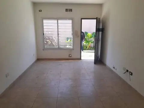 Depto Tipo Casa 2 ambientes con 1 baño
