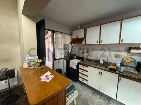 Casa 5 ambientes con 2 baños