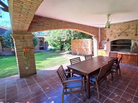 Casa 5 ambientes con 4 baños