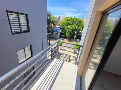 Depto Tipo Casa en Alquiler en Moron Sur, $ 620.000