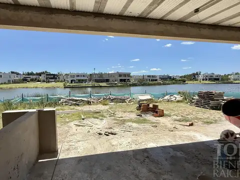 Casa 6 ambientes con 4 baños