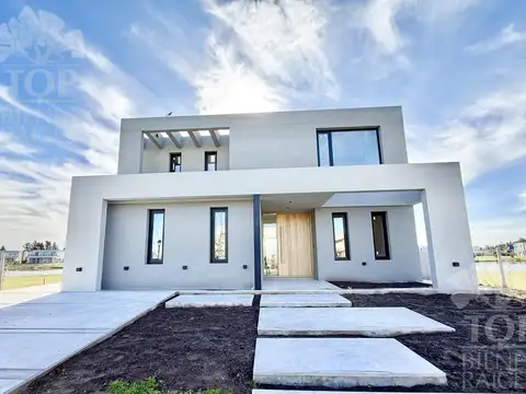 Casa en Venta en Laguna Grande, USD 450.000