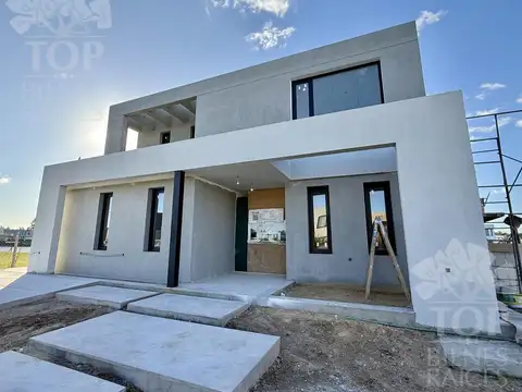 Casa en Venta en Laguna Grande, USD 450.000