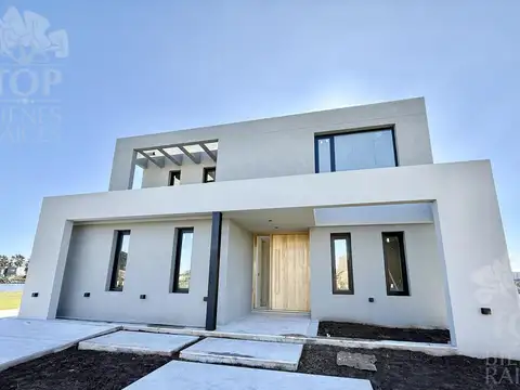 Casa en Venta en Laguna Grande, USD 450.000