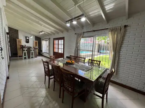 Casa en Venta con 2 cocheras