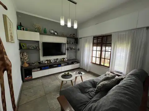 CASA 6 AMB. C/QUINCHO, PARRILLA, PILETA - B. VISTA