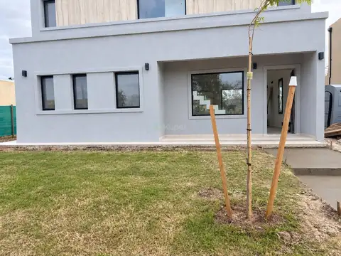 VENTA CASA A ESTRENAR EN SANTA SOFIA, Pilar del Este, Pilar