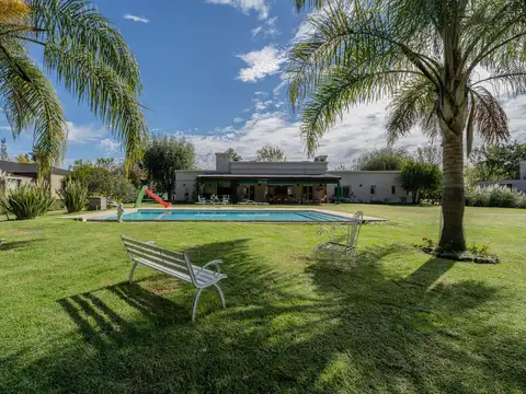 Casa 4 ambientes con 3 baños