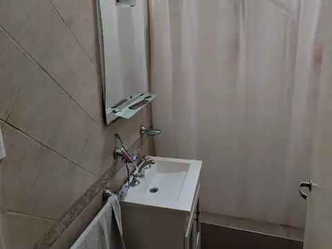 VENTA! CASA 3 AMB C/GARAGE Y DEPTO 2 AMB EN FONDO, LANUS.