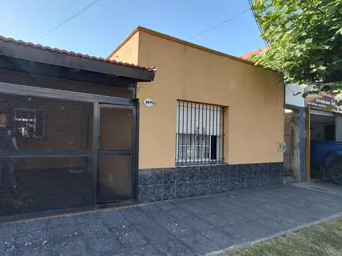 VENTA! CASA 3 AMB C/GARAGE Y DEPTO 2 AMB EN FONDO, LANUS.