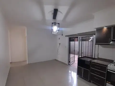 Departamento 2 ambientes con doble patio - Villa Luzuriaga