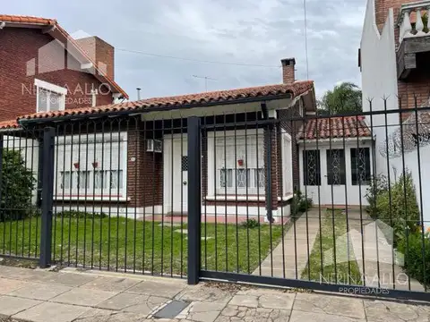 VENTA CASA TRES AMBIENTES CASTELAR NORTE APTO CREDITO