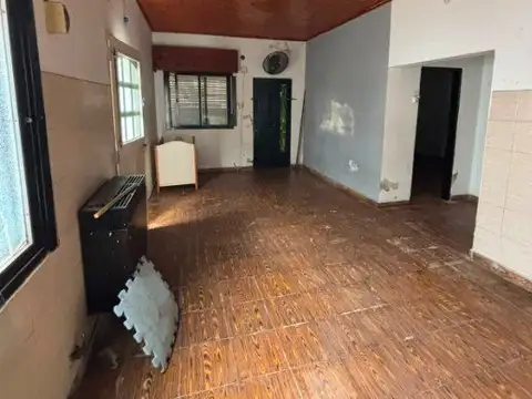 Casa en Venta en Castelar, USD 70.000