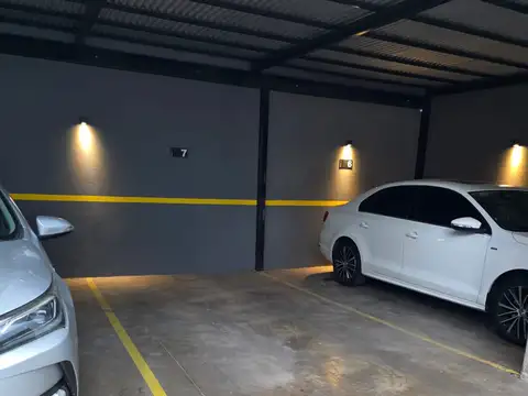 COCHERA – PLANTA BAJA – PORTON AUTOMATICO – RAMPA AUTOMATICA - SEMI CUBIERTA