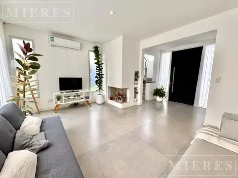 Casa 5 ambientes con 4 baños