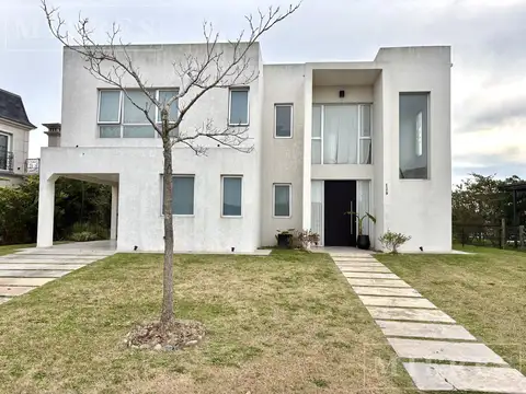Casa en alquiler anual en Puertos del Lago Barrio Ceibos