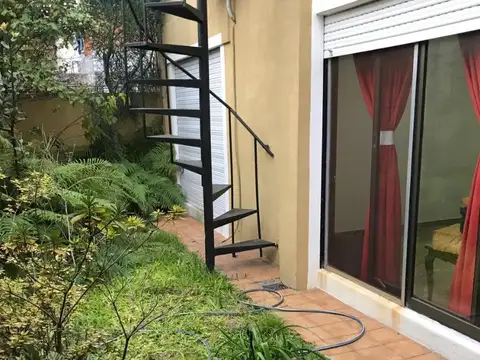 TIPO CASA DE TRES AMBIENTES + DEPTO DE 2 AMB VILLA MAIPU - BAJÓ A U$D 95.000 FACILIDADES!!