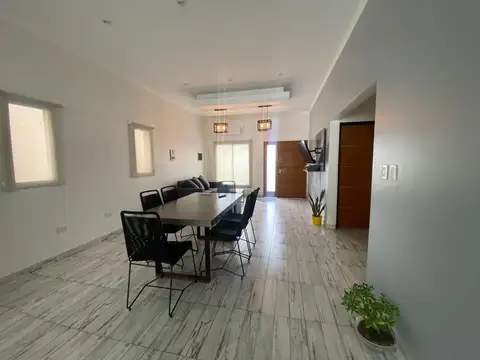 Quinta en Alquiler Temporal con 1 cochera