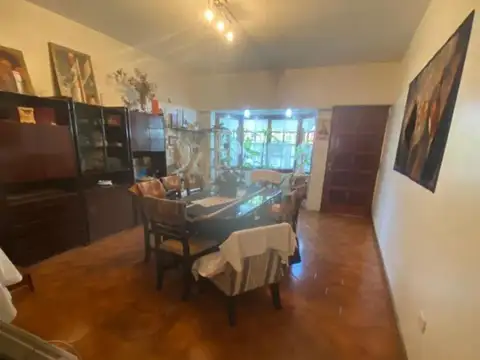 EXCELENTE TRIPLEX DE 4 AMBIENTES CON 2 COCHERAS