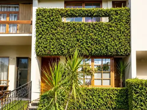 EXCELENTE TRIPLEX DE 4 AMBIENTES CON 2 COCHERAS