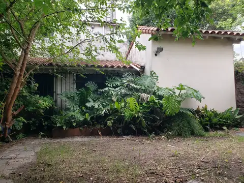 CHALET DOS PLANTAS SOBRE GRAN LOTE DE 805 M2!
