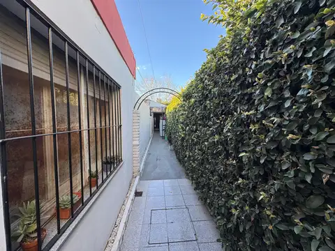 CASA 3 DORMITORIOS CON JARDIN