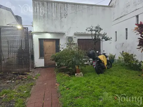 Casa 3 ambientes en venta en Bernal