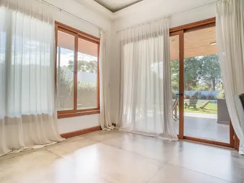 Casa en Venta en Cañuelas Country Golf, USD 800.000