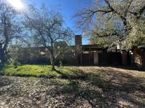 Casa en Venta con 3 cocheras