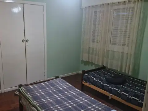 VENTA CASA DE 3 DORMITORIOS CON GALPON - SARMIENTO