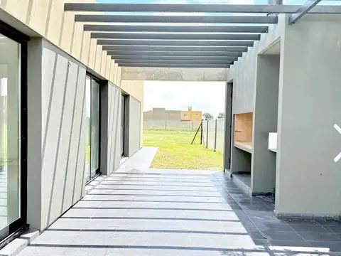 Casa 3 ambientes con 2 baños