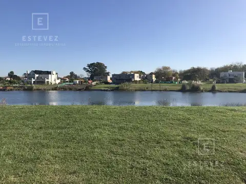 Lote a la laguna en venta. Barrio Cerrado, Escobar, GBA Norte