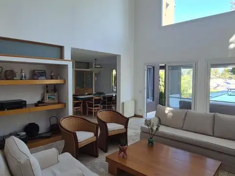 Casa en alquiler amoblada en Santa Maria de Tigre con amarra propia