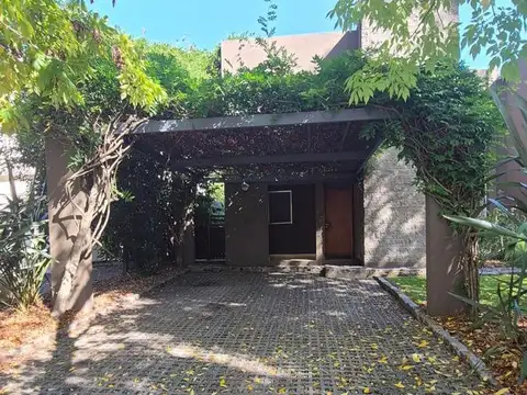 Casa 5 ambientes con 6 baños