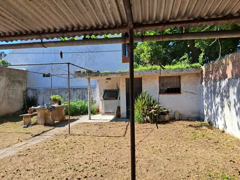 Chalet en venta de 3 ambientes en Longchamps!
