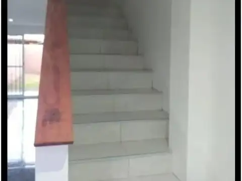 Triplex 4 amb con patio y cochera. IMPECABLE