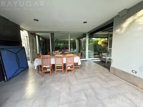 Casa en Alquiler Temporal con 2 cocheras