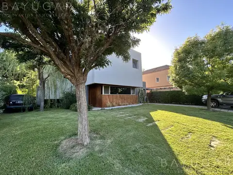 Casa en Alquiler Temporal con 2 cocheras
