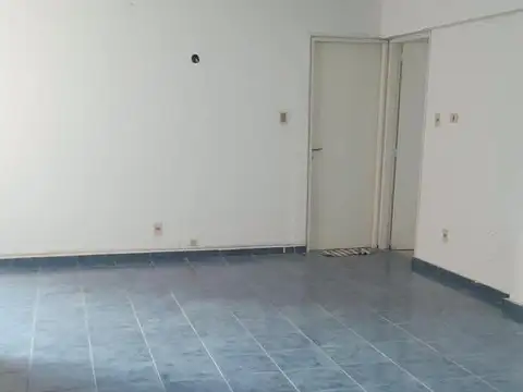 Oficina 5 ambientes con 2 baños