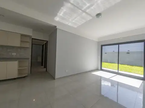 Depto 3 ambientes con amplio jardín (Santo Tome 4400)