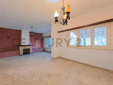 Casa en Alquiler con 1 cochera