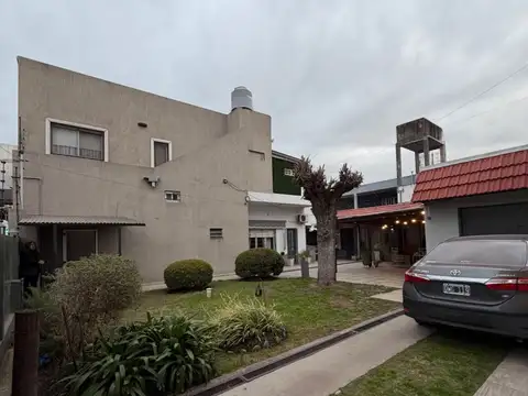 Casa en Venta con 4 cocheras