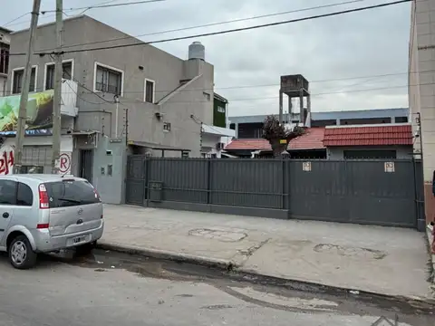 Venta Casa + Departamento + Local Florencio Varela 100