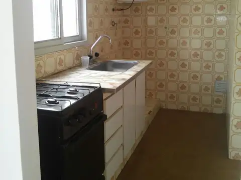 ALQUILER - RAMOS MEJIA - DEPTO. 2 AMB. AL FRENTE CON BALCON