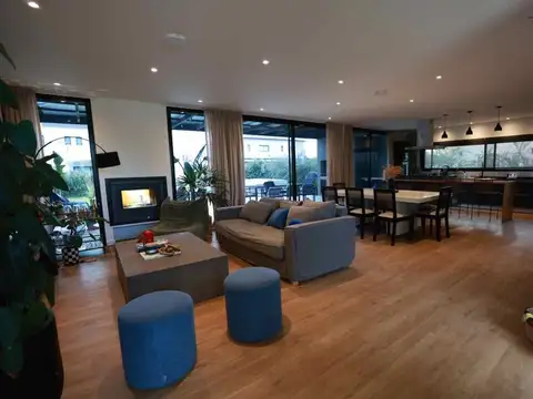 Casa en Venta con 1 cochera