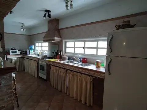 Casa 5 ambientes con 2 baños