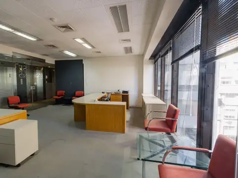 Oficina en Alquiler con 2 cocheras
