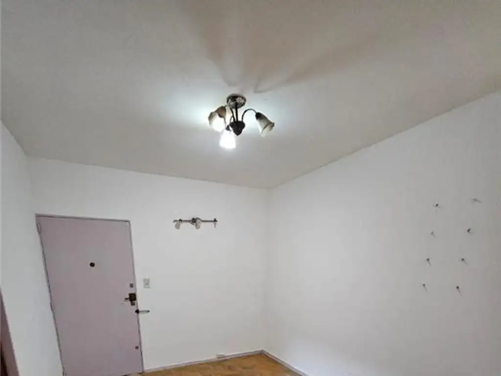 Paraguay 4200, Piso 1