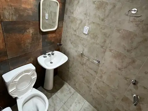 Depto Tipo Casa en Alquiler en Villa Galicia, $ 560.000