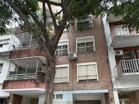 Departamento de 3 ambientes con balcón y cochera – Catamarca al 700
